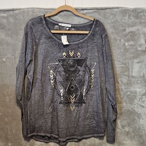 NWT Maurices Gray Graphic Tee Sz 3